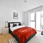 Luxury 2-Bed 2-Bath Apartment -White City Living -Steps To Tube