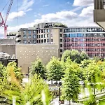 Luxury 2-Bed 2-Bath Apartment -White City Living -Steps To Tube